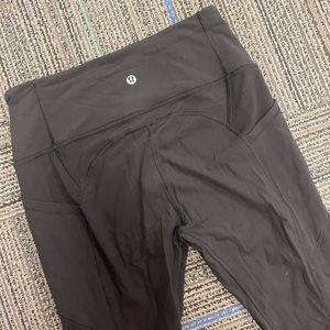 Lululemon leggings black size 6 with pockets
